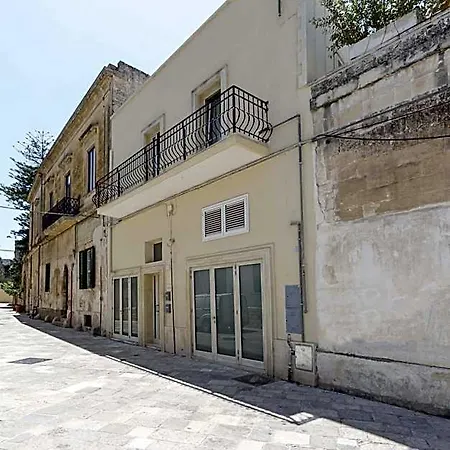 Panzió La Loggia Dei Rayno Lecce
