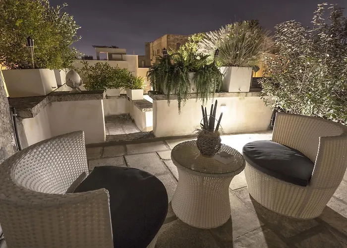 La Loggia Dei Rayno Bed & Breakfast 3*